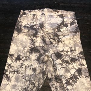 Lululemon Wunder Under Tights-Size 6